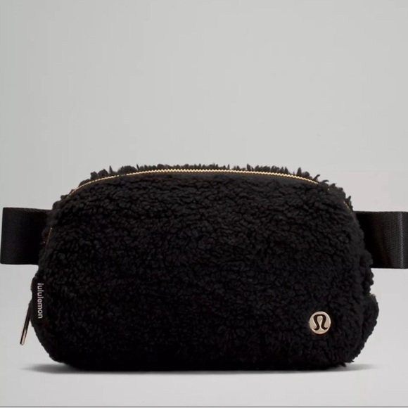 lululemon athletica Handbags - NWT Lululemon Wear Everywhere Belt Bag *fleece
